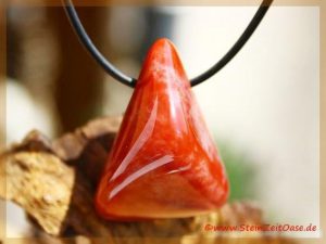 Chalcedon rot Blutchalcedon Schmuckstein gebohrt