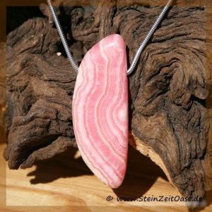 Schlangenkette für gebohrte Steine, hier mit einem Rhodochrosit gebohrt