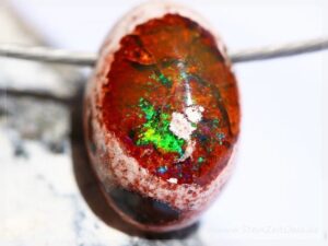 Feueropal Schmuckstein Cabochon gebohrt