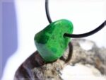 Tsavorit Granat grün Trommelstein gebohrt