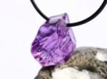 Amethyst mittelhell Trommelstein / Schmuckstein gebohrt - AAA-Sonderqualität -