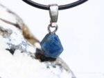 Saphir blau Kristall / Rohsteinform Silberöse Anhänger