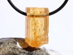Topas Imperial (Goldtopas ) Kristallstab / Rohsteinform gebohrt