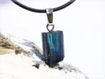 Turmalin blau (Indigolith) Kristallstab / Rohsteinform Silberöse Anhänger Öse