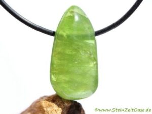 Peridot Olivin Chrysolith Schmuckstein Cabochon gebohrt