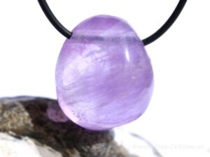 Amethyst hell Trommelstein Schmuckstein gebohrt