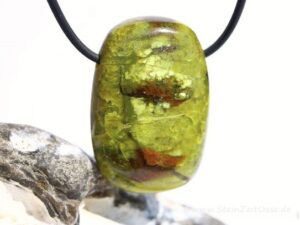 Opal grün Kiwiopal Trommelstein Schmuckstein gebohrt