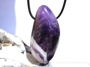 Chevron-Amethyst Trommelstein / Schmuckstein gebohrt