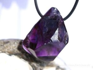 Amethyst dunkel "Morion" Kristallspitze / Rohstein / Trommelstein gebohrt