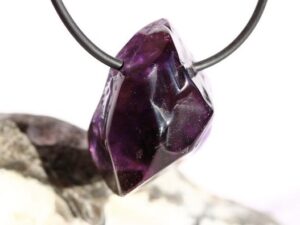 Amethyst dunkel Morion Rohsteinform Kristall Kristallspitze Trommelstein gebohrt