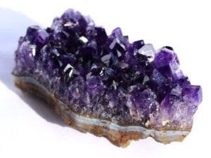 Amethyst Kristallstufe dunkel