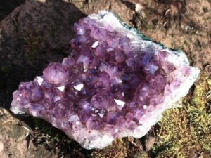 Amethyst Kristallstufe mitteldunkel hell