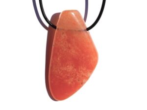 Chalcedon rot (Blutchalcedon) Schmuckstein / Trommelstein / Scheibenstein gebohrt
